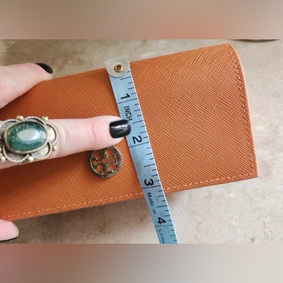 Tory Burch Orange Triangular Sunglasses and/or Makeup Clutch with cleaning cloth - Picture 8 of 9